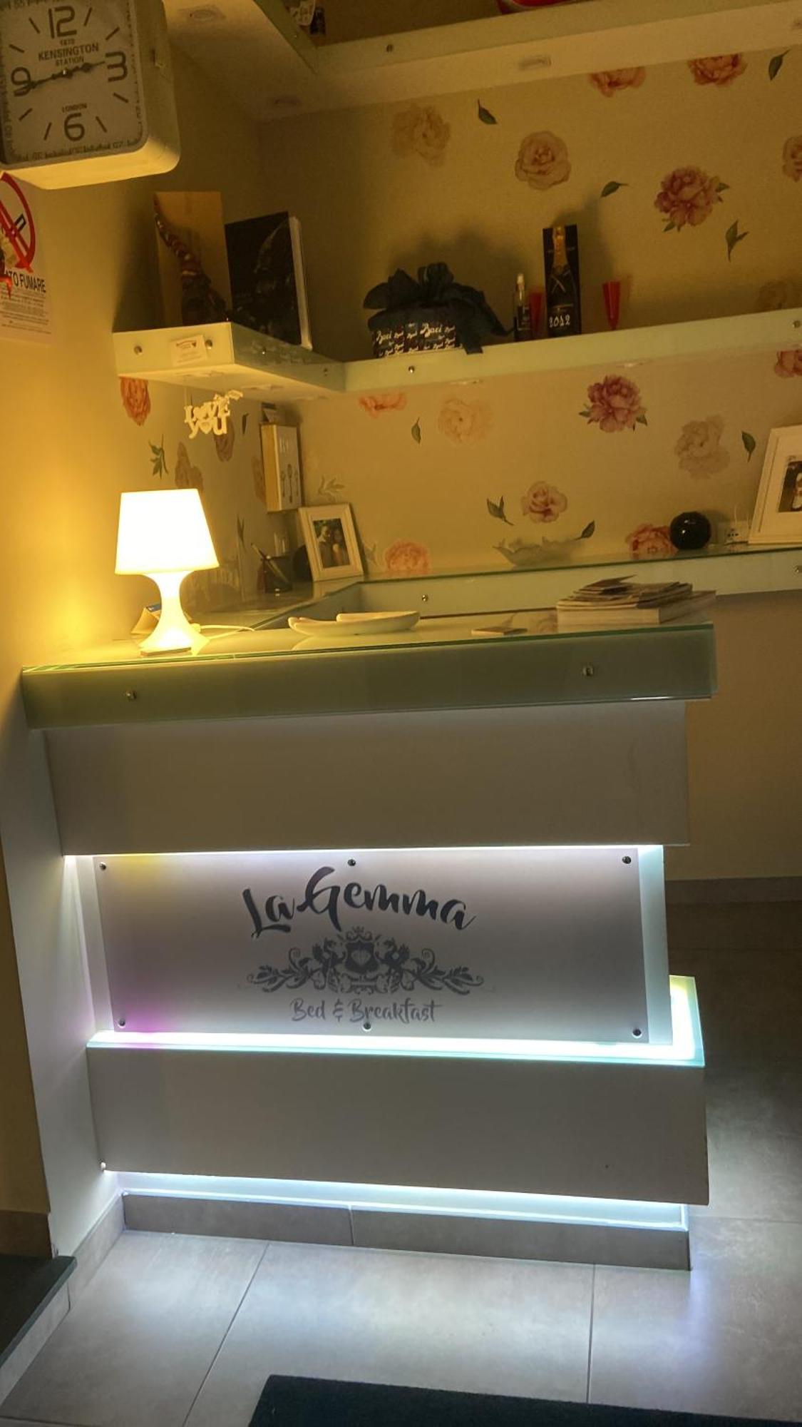 Beb La Gemma Acomodação com café da manhã Nápoles Exterior foto